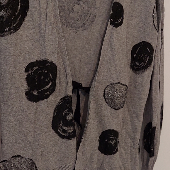 Like New Simply Vera Sweater with Festive Glitter - Picture 2 of 3